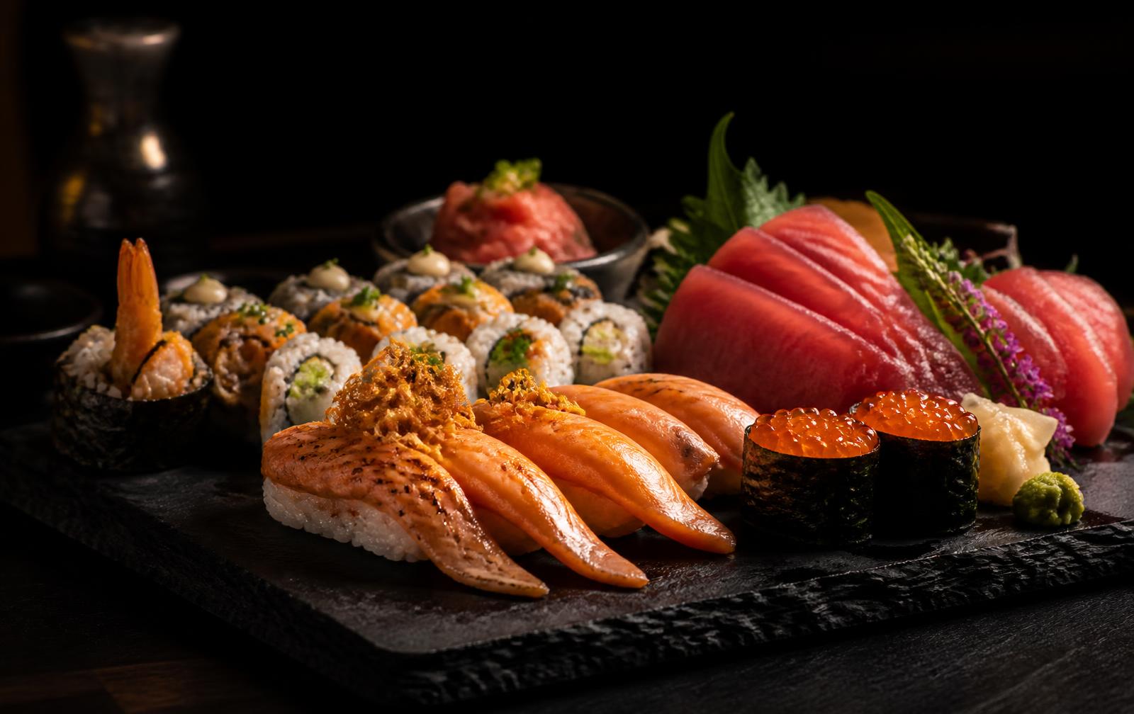 Selección de sushi y sashimi del restaurante Kampai